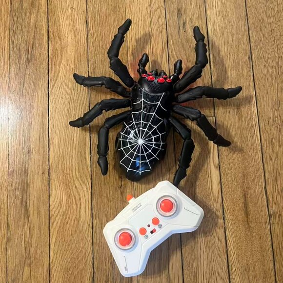 Wall Climbing Remote Control Spider - Picture 8 of 12